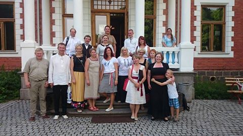 Segakoor Hannijöggi Olustvere Lossi trepil