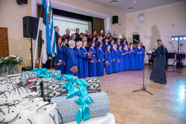 Hannijöggi Segakoor Eesti Vabariigi Aastapäevakontserdil esinemas