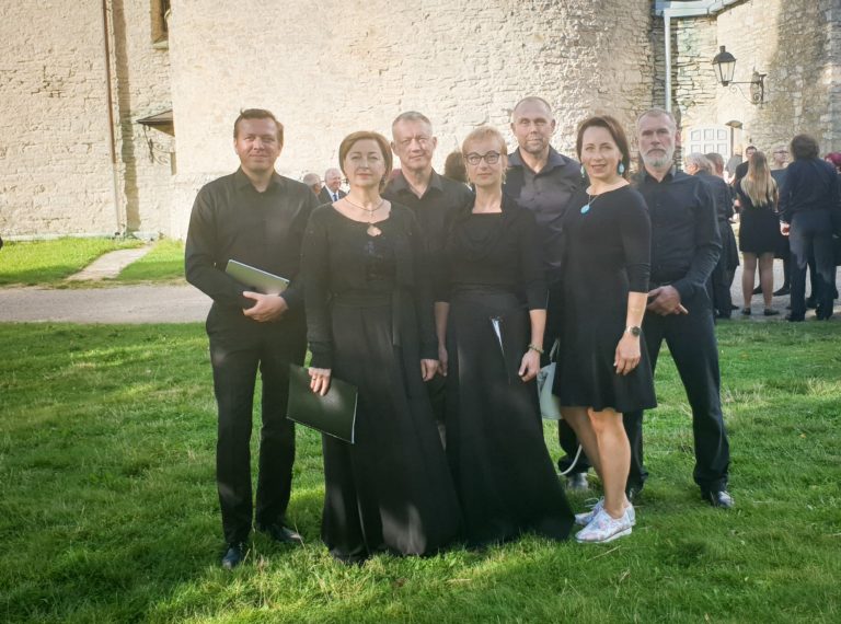 Segakoor Hannijöggi lauljad Haapsalu Suvekoolis.